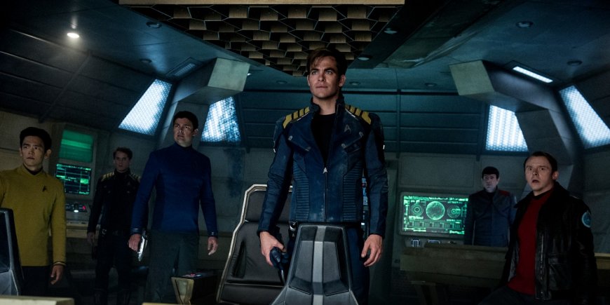 Chris Pine à bord de l'Enterprise dans Star Trek sans limites de Justin Lin