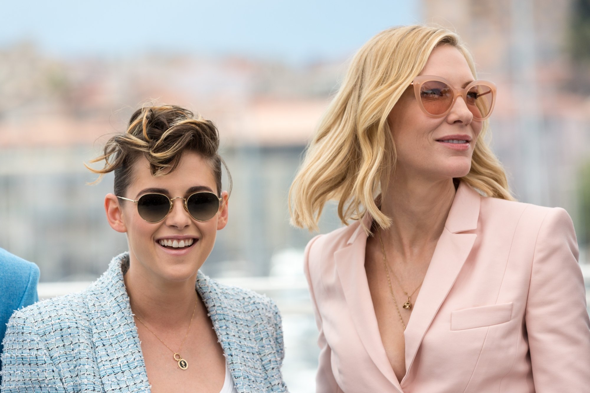 Kristen Stewart et Cate Blanchett lors du photocall du jury du 71e Festival International du Film de Cannes, le 8 mai 2018.