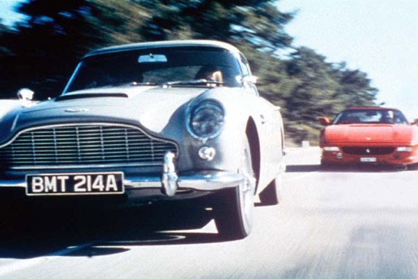 L'Aston Martin DB5 dans 