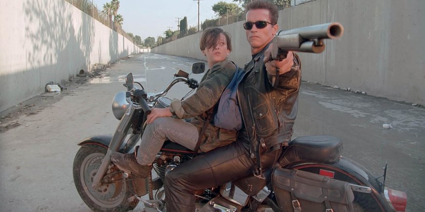 Arnold Schwarzenegger et Edward Furlong dans 