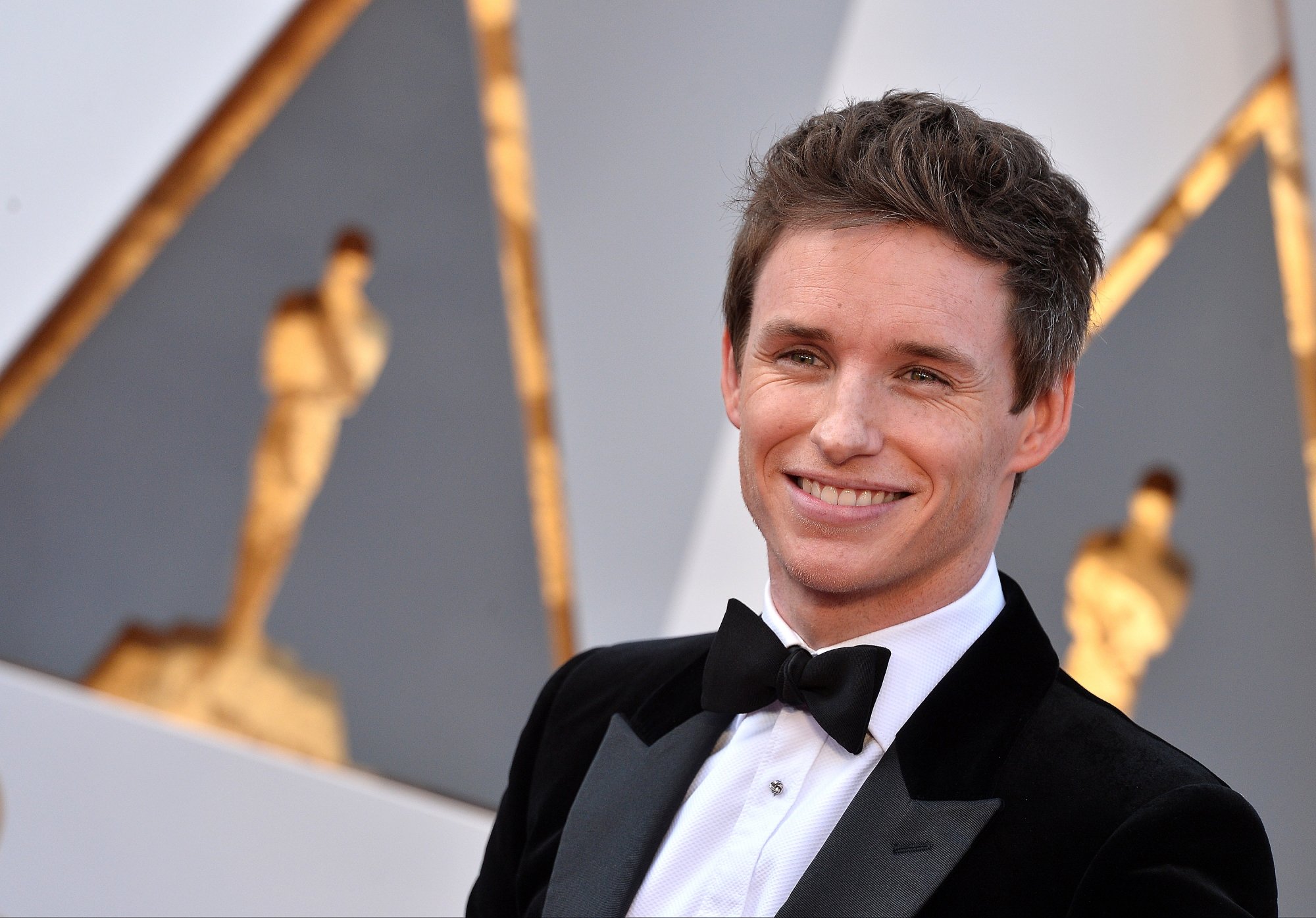 Eddie Redmayne sur le tapis rouge de la 88ème cérémonie des Oscars à Los Angeles, le 28 février 2016.