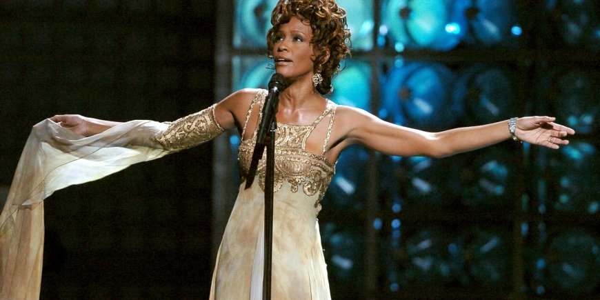 Whitney Houston en pleine performance au World Music Awards à Las Vegas, le 15 septembre 2004.
