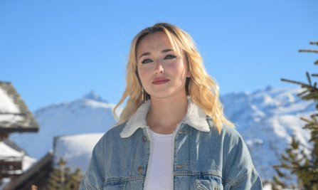 Chloé Jouannet à la 25e édition du Festival du film de comédie à l'Alpe d'Huez, le 20 janvier 2022.
