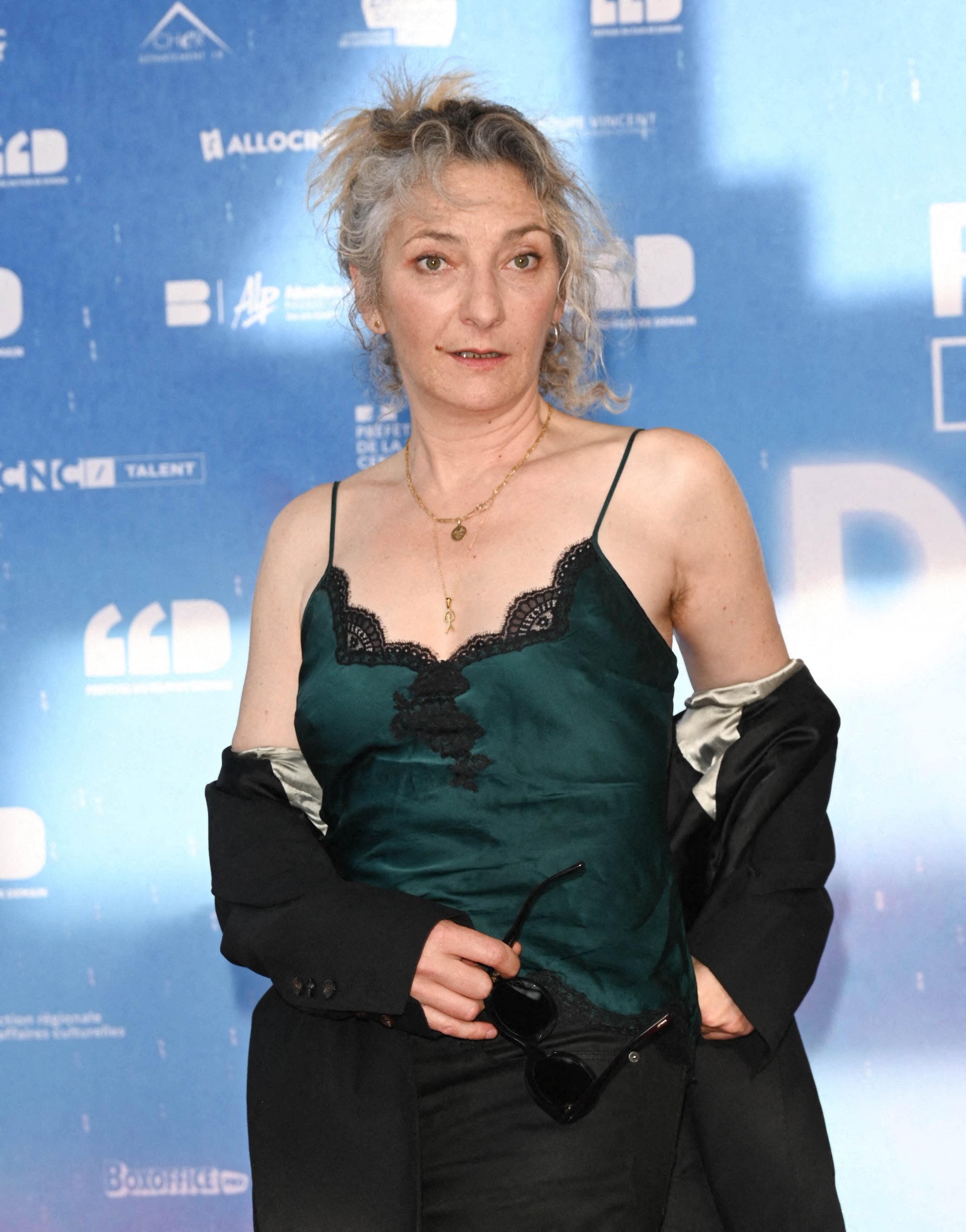 Qui Est Le Mari De Corinne Masiero Corinne Masiero évoque son compagnon : "C'est un Géo Trouvetou de la vie !"