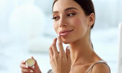 S.O.S lèvres fendillées : quelles sont les meilleures solutions naturelles ?