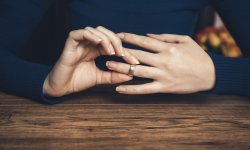 Micro-cheating : qu'est-ce que cette nouvelle façon de tromper son partenaire ?