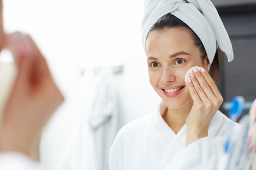 Le gel pour le visage peut être l'idéal car il possède de nombreuses vertus nettoyantes et hydratantes.