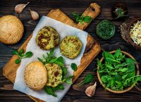 Garniture végétarienne pour burger au quinoa