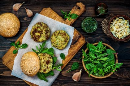 Garniture végétarienne pour burger au quinoa