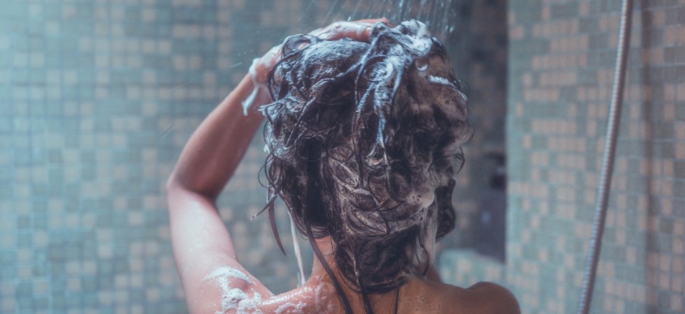 Lavage des cheveux, on démêle le vrai du faux : 3 idées reçues