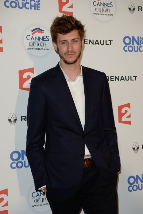 Jean-Baptiste Maunier prend la pose lors du photocall de l'émission  On N'est Pas Couché  du 69ème Festival de Cannes, le 18 mai 2016.
