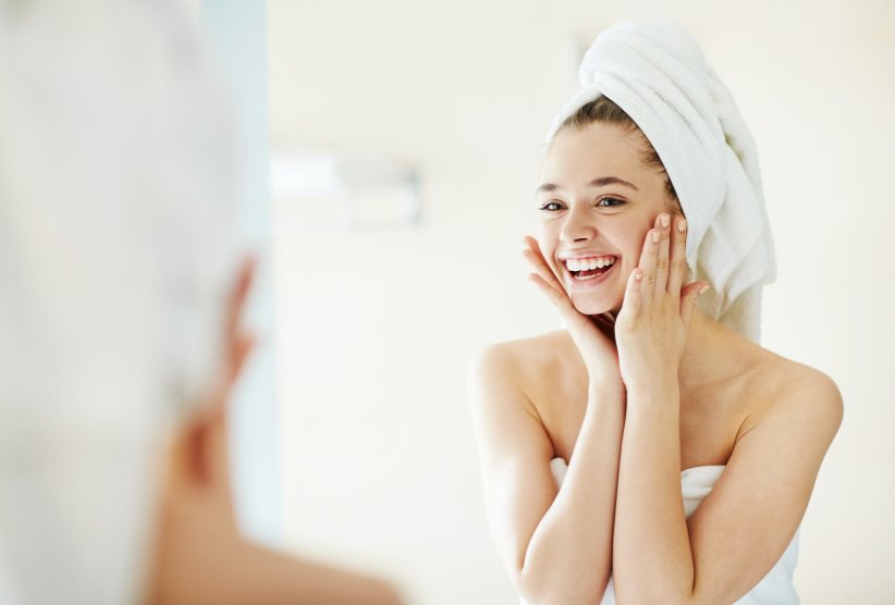 Le sauna facial permet de nettoyer la peau en profondeur.