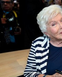 Line Renaud revient sur son AVC : "C'est mon caractère positif qui m'a sauvée"