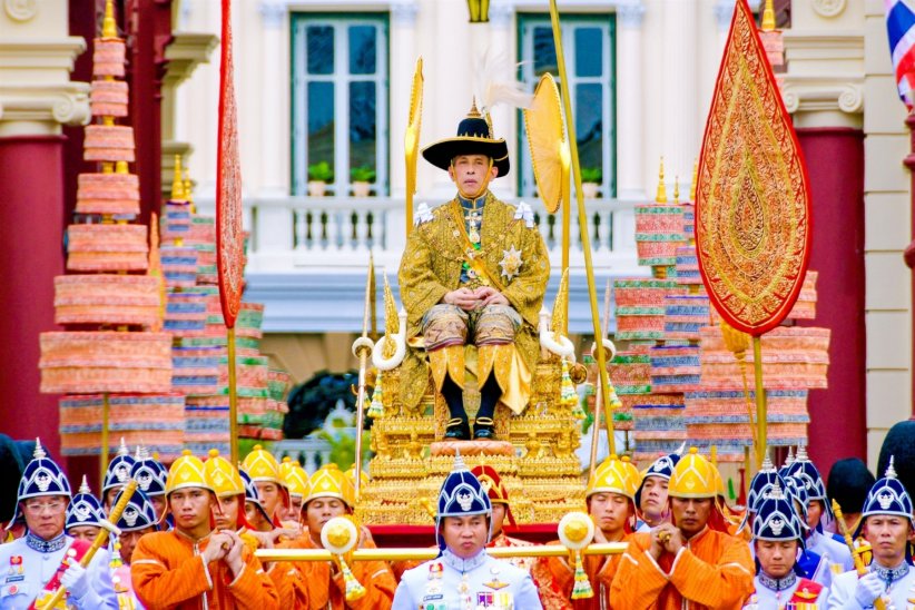 1. Rama X : le roi des Thaïlandais à la tête de la famille en or