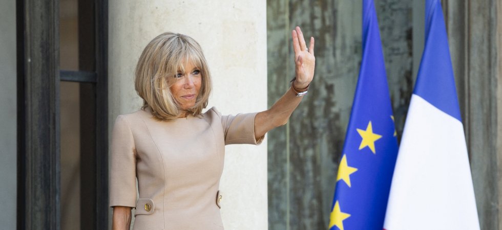 Brigitte Macron le visage tuméfié : des affiches chocs faites sans son accord