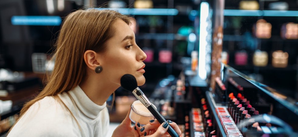 Confinement : pourra-t-on encore acheter du maquillage en grande surface ?