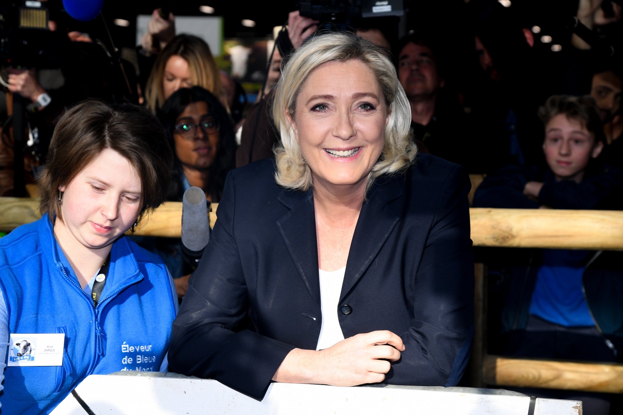 Marine Le Pen Et Le Destin Tragique De Son Chat A 4 500 Euros