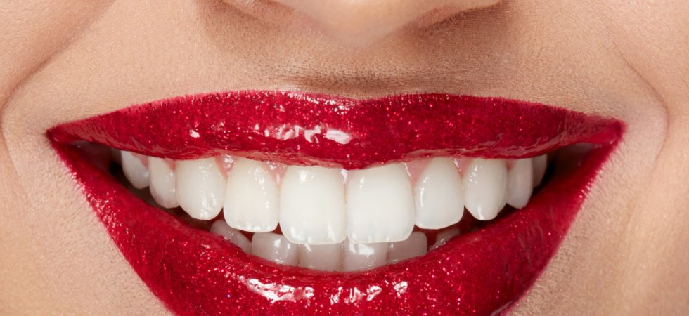 Lèvres pailletées : comment dompter cette tendance festive ?