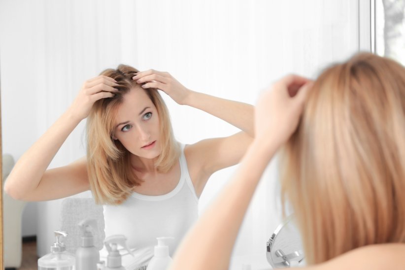 Nous perdons en moyenne entre 50 et 100 cheveux par jour. Quand la chute est plus importante, il peut-être bon de consulter un dermatologue.