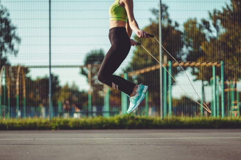 La corde à sauter est le sport idéal pour perdre du poids rapidement.