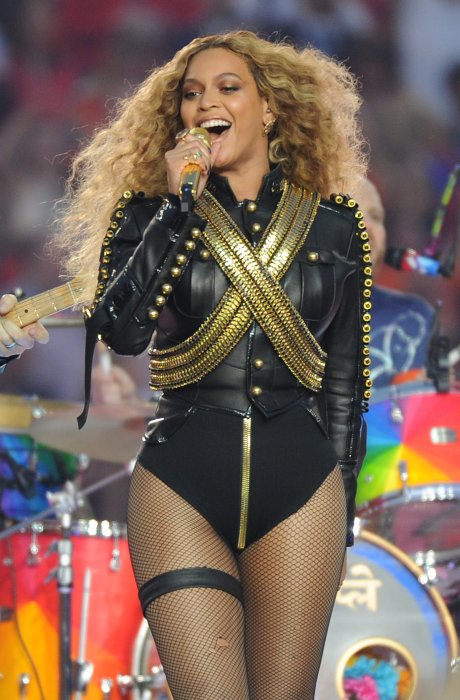 Beyoncé lors de la mi-temps du Super Bowl le 8 février 2016
