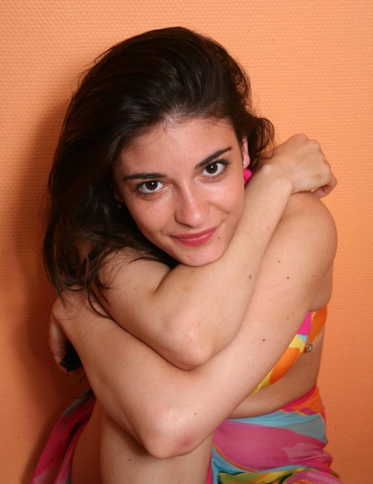 Eléonore Sarrazin fait la promotion de la pièce de théâtre  Scènes d'été pour jeunes gens en maillots de bain  en juin 2014.