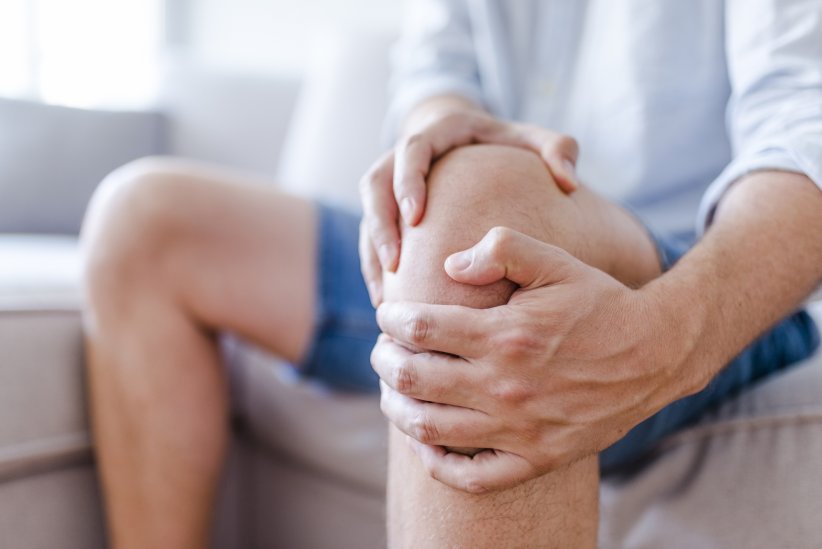 L'arthrite affecte le plus souvent les doigts, les genoux, les pieds et les poignets. 
 