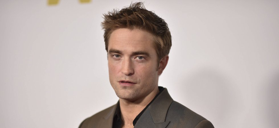Robert Pattinson méconnaissable en Une de GQ : il adopte le blond peroxydé !