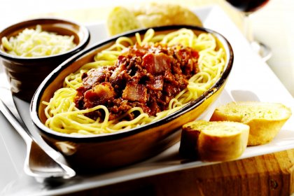 Spaghettis Au Lard Fume Facon Bolognaise