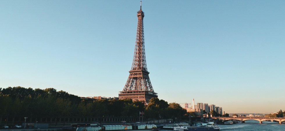 Au pied de la Tour Eiffel, une réplique miniature à voir jusqu'au 10 avril  - Elle