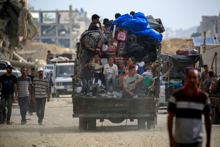 Des déplacés palestiniens cherchent un refuge à Khan Younès, dans le sud de la bande de Gaza, après un ordre d'évacuation de l'armée israélienne, le 2 juillet 2024