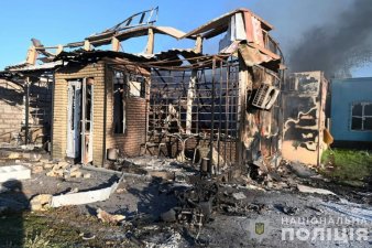 Photo non datée publiée sur la chaîne Telegram officielle du ministère de l'Intérieur ukrainien, le 29 juin 2024, montrant des pompiers sur le site d'une frappe russe à Vilniansk, dans la région de Zaporijjia