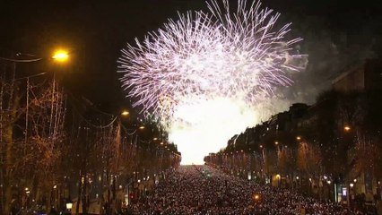 Nouvel An 2023: les images du feu d'artifice des Champs-Élysées - Vidéo  Dailymotion