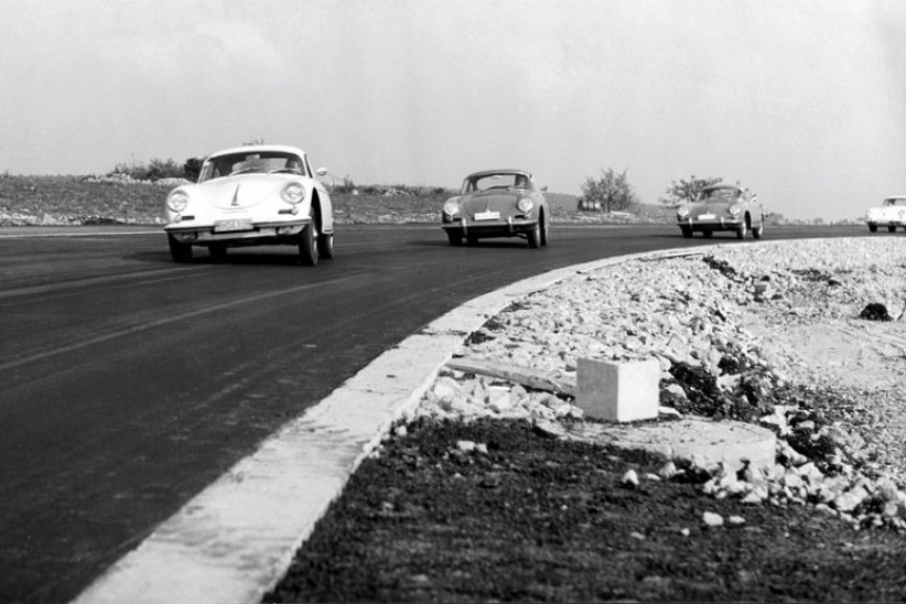 Porsche célèbre les 50 ans du centre de Weissach