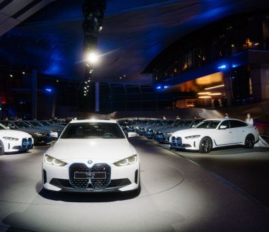 Les premiers exemplaires de la BMW i4 ont été livrés