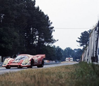 Porsche souhaite un bon anniversaire à Richard Attwood