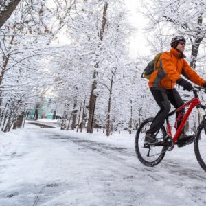 Vélo hiver : comment s'équiper chaudement et en sécurité ? 