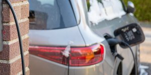 Deux voitures électriques à la maison : peut-on les recharger en même temps ?