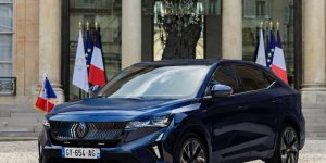 Pourquoi Emmanuel Macron change-t-il si souvent de voiture ? 