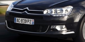 Plaques d'immatriculation : ce que la loi autorise... et interdit ! 