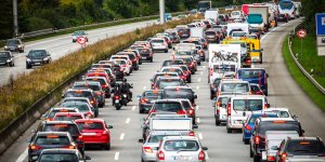 Pourquoi les embouteillages se forment-ils sur l'autoroute ? Les mécanismes qui expliquent les bouchons 