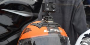 Caméra sur un casque moto, est-ce légal ? 