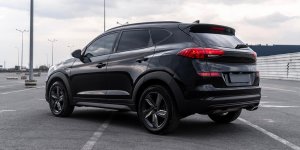 Voiture noire : consomme-t-elle vraiment plus de carburant ? Voici ce qu'il faut savoir 