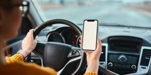 En Espagne, l'IA part à la chasse au téléphone au volant 