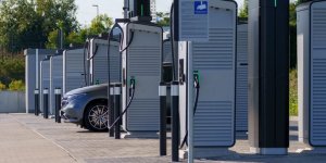 Recharger sa voiture électrique à 100% : bonne ou mauvaise idée ? 