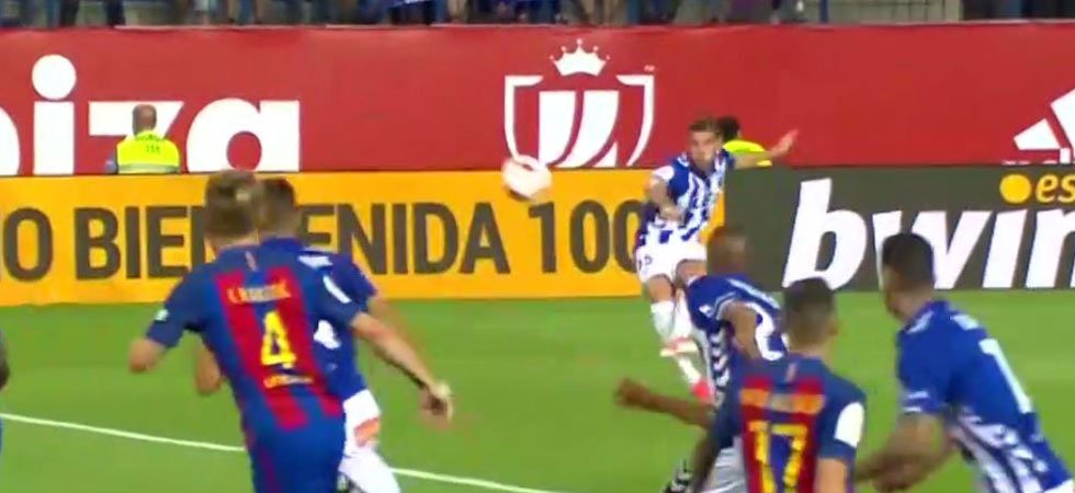 Le coup franc incroyable du Français Théo Hernandez face au FC Barcelone