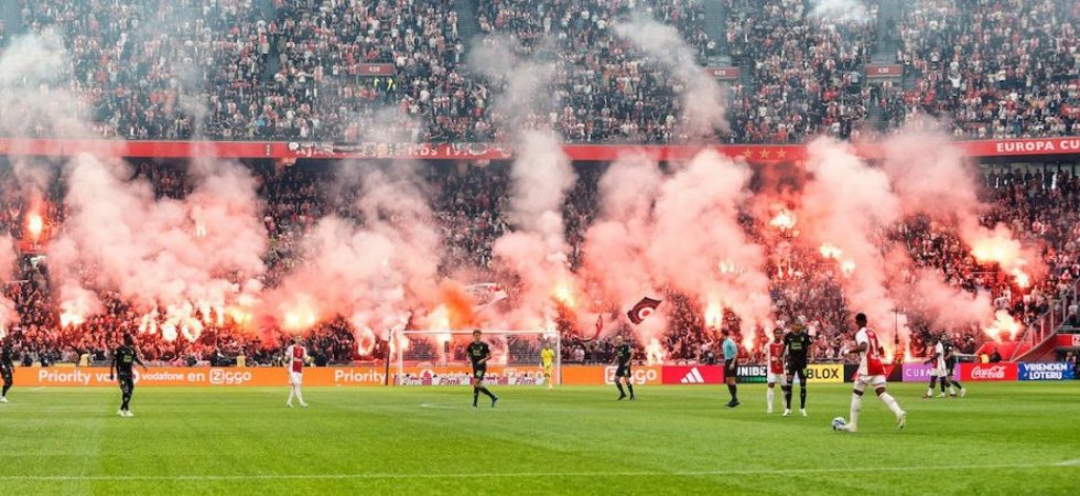 Pays-Bas : Ajax-Feyenoord arrêté pour jets de fumigènes