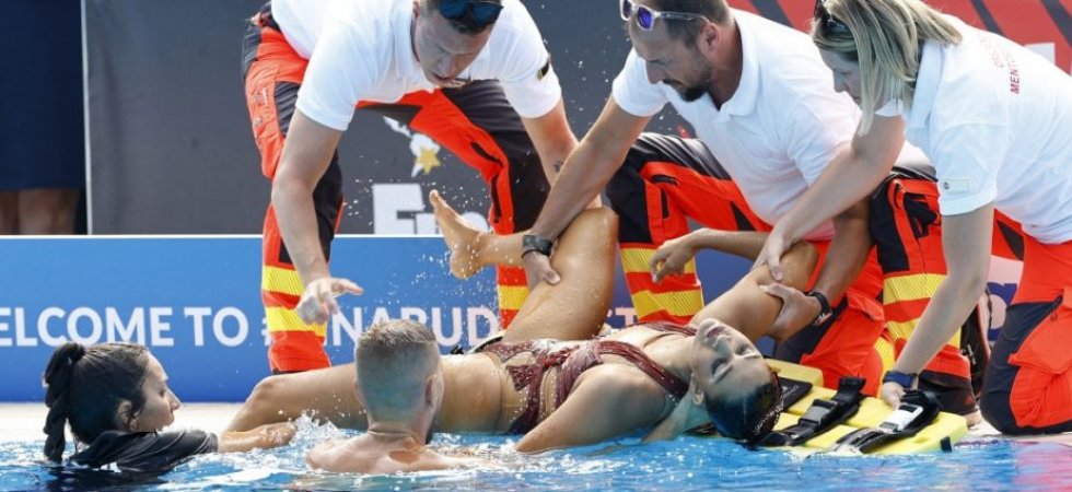 Natation - Championnats du monde : Une entraîneuse saute au fond du bassin pour sauver sa nageuse