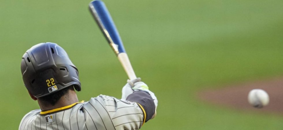 Baseball : Un jeune joueur reçoit une balle perdue en plein match