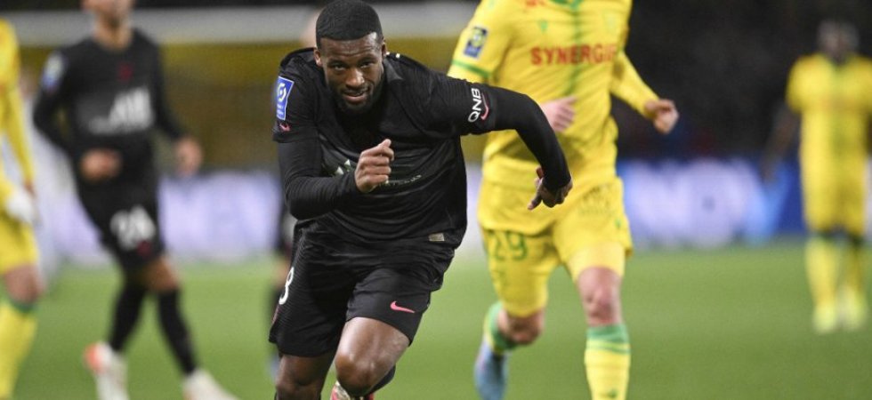 PSG : Wijnaldum taclé par Van der Vaart